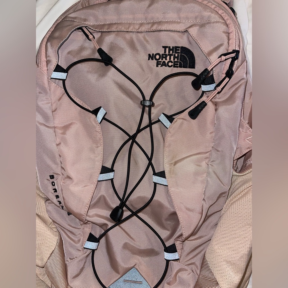 Pre loved  NORTH FACE BACKPACK!
Side pocket elastic is stretched but  usable.